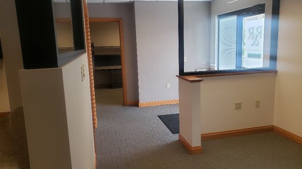1,422 SF